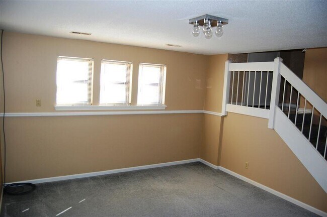 Building Photo - 1509 Waterford Dr