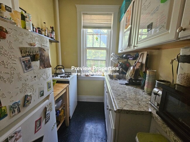 Building Photo - 319 Allston St
