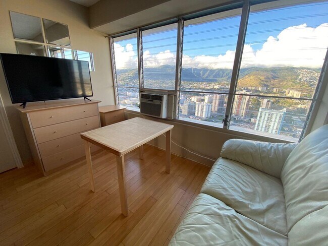 Foto del edificio - Furnished Studio at Regency Tower * Parking * AC