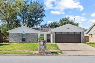 Building Photo - 1237 N Knowles Dr