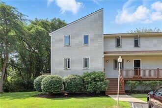 Building Photo - 660 Point Judith Rd
