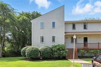 Building Photo - 660 Point Judith Rd