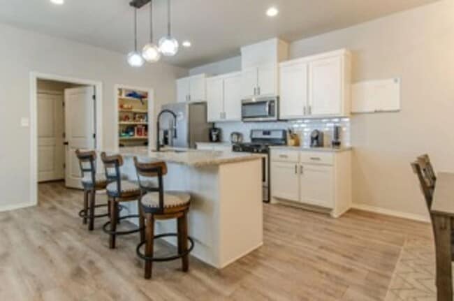 Building Photo - 4 Bedroom 2 Bath Unit, Frenship ISD!