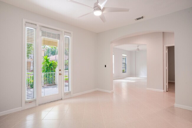 Building Photo - 1518 Fenton Dr