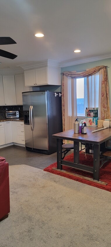 Dinning area - 3800 Hillsdale Dr