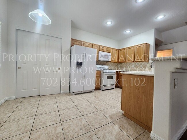 Foto del edificio - ~3 Bedroom Northwest Townhome ~ 1400sq. ft, 3 bed, 2 1/2 bath