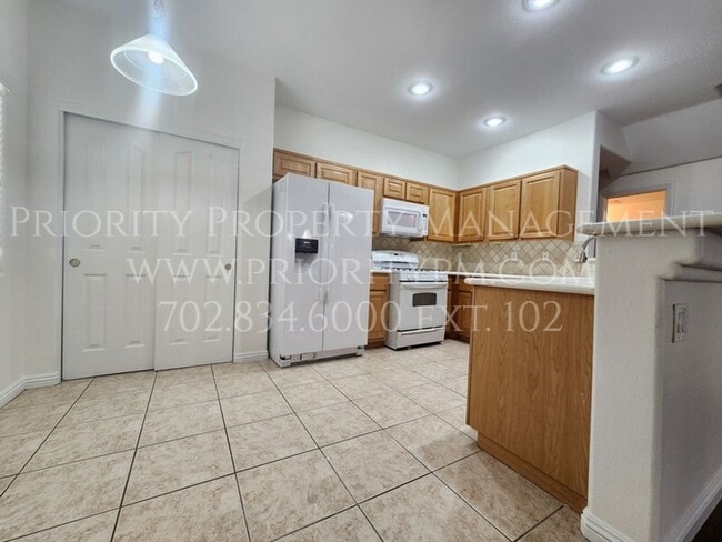 Building Photo - ~3 Bedroom Northwest Townhome ~ 1400sq. ft...