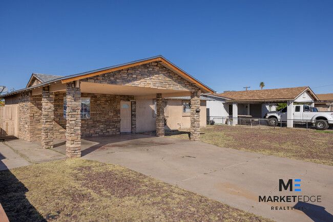 Building Photo - 3Bed/ 2Bath House at Thomas/51st! $1000 MO...