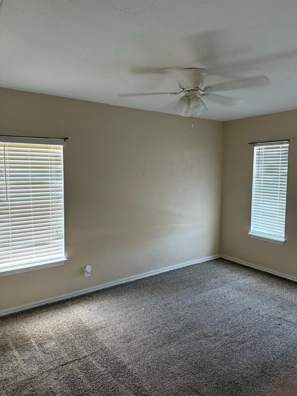 Foto del edificio - 3033 Moffett Ave