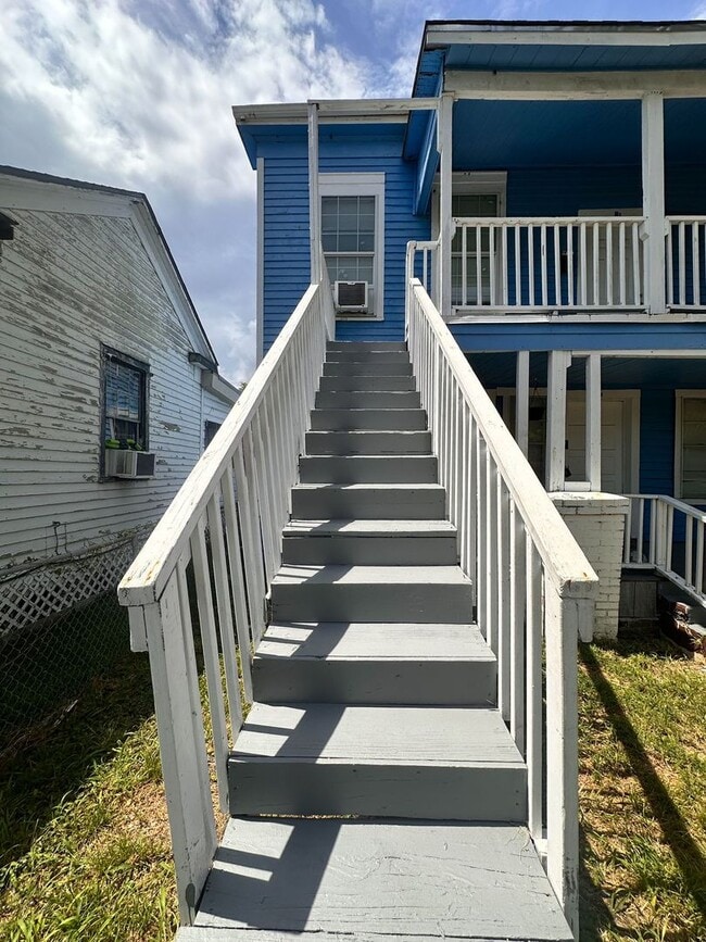 Building Photo - 3114 Avenue M 1/2