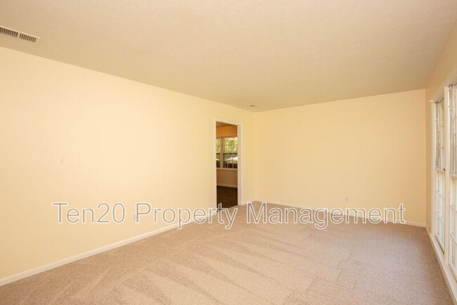 Building Photo - 3795 Meadowlark Dr