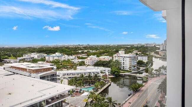 Foto del edificio - 2301 Collins Ave