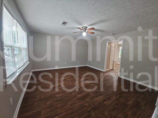 Building Photo - 2651 Parkside Way SW