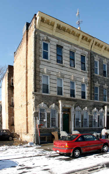 Primary Photo - 42 Christopher Ave
