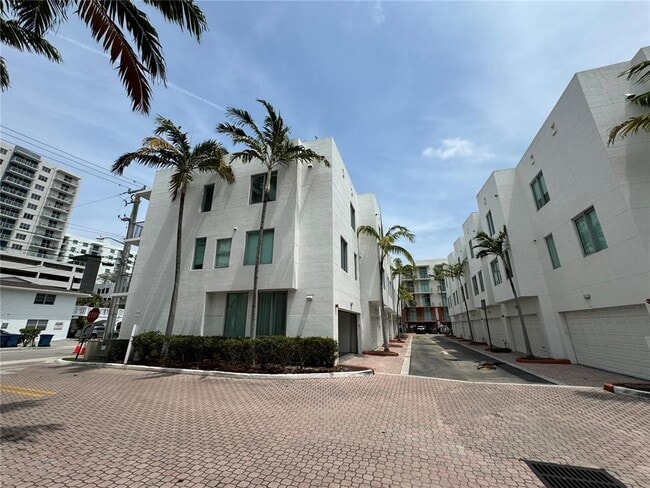 Building Photo - 2146 Van Buren St
