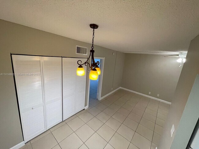 Foto del edificio - 1407 NE 56th St