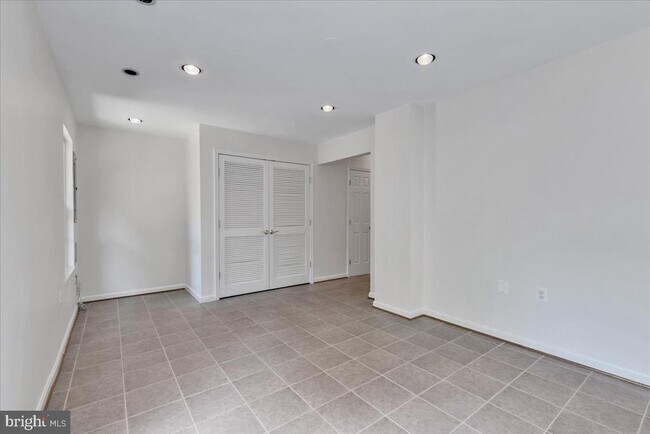 Building Photo - 419 Nikki Terrace SE