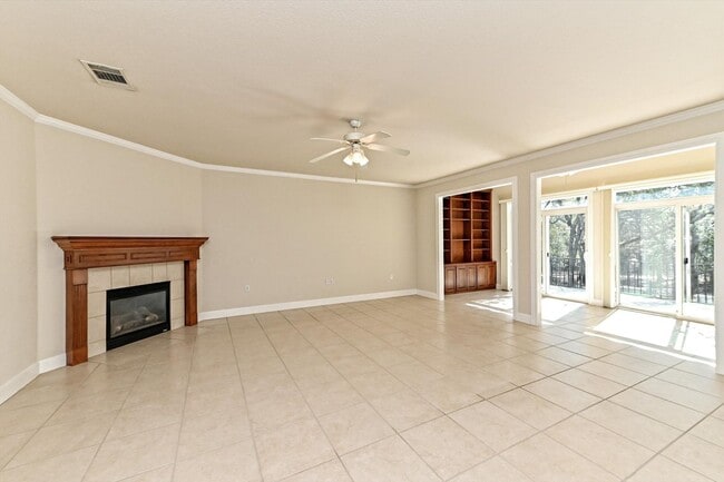 Building Photo - 200 San Saba Dr