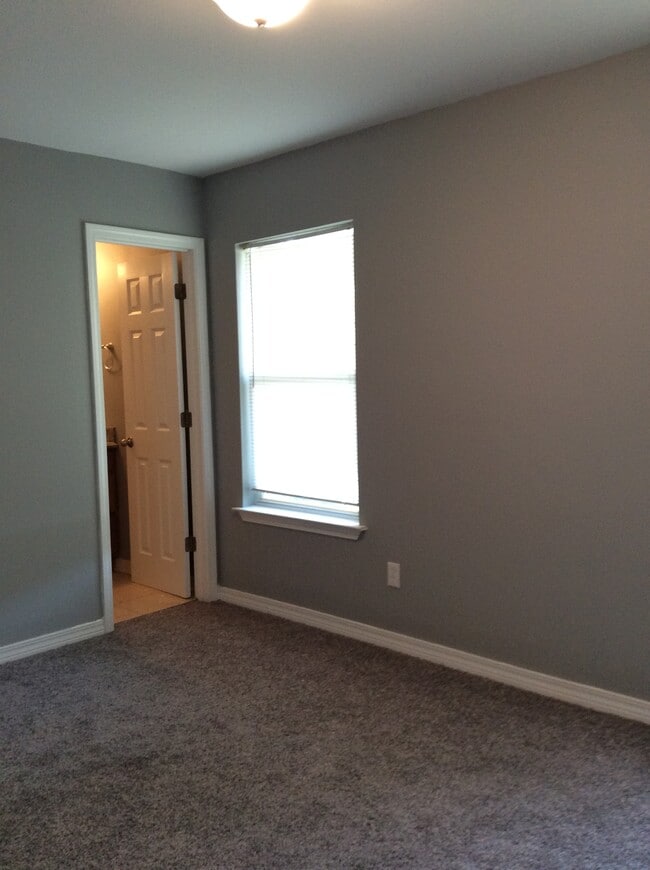 Building Photo - 225 Milray Ln