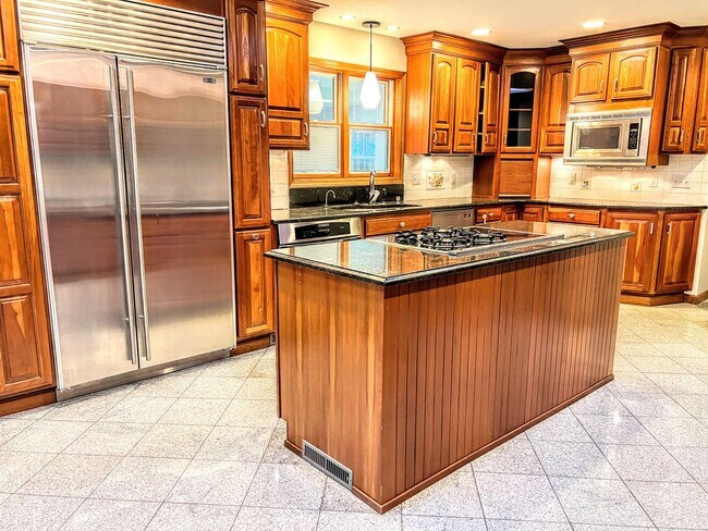 Photo - Luxurious 4 Bedroom Refuge In the Serene W... House