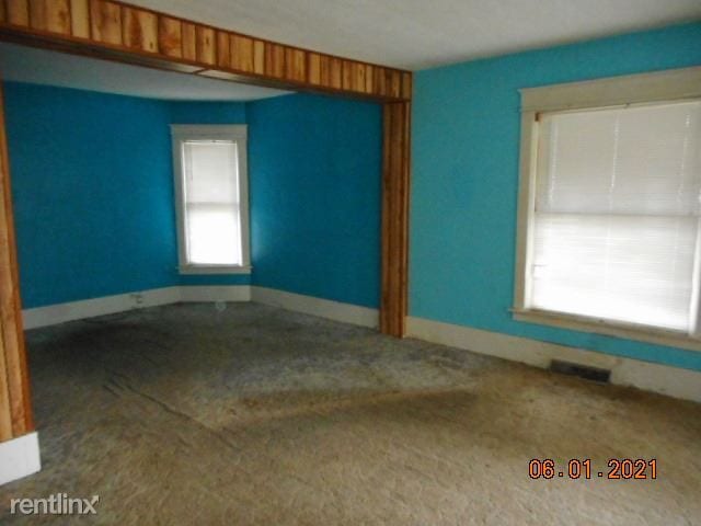 Building Photo - 3 br, 1 bath House - 944 E 24th St