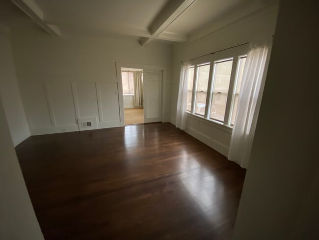 Building Photo - 5241 Broadway Ter