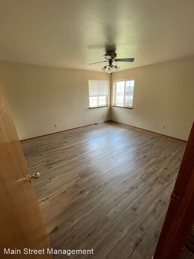Building Photo - 3 br, 2 bath House - 333 Desplaine Road