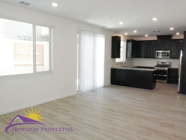 Foto del edificio - Modern Two-story 3 Bed 2.5 Bath 1,638 sqft Rancho Cordova Solar Home