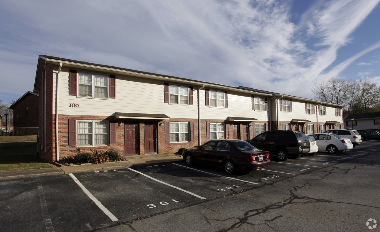 Primary Photo - Fairmeadow Townhomes