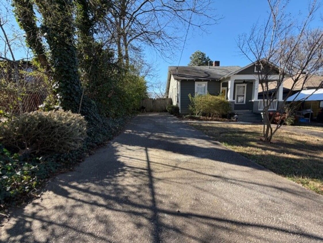 Building Photo - Fully Gated Single Family Home