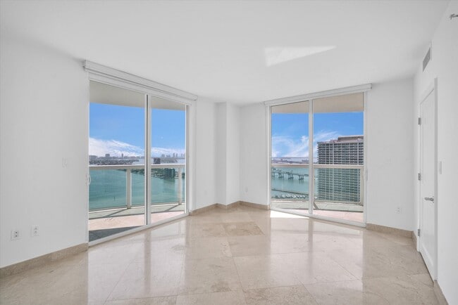 Building Photo - 1800 N Bayshore Dr