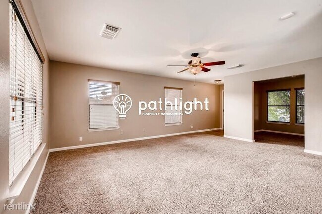 Building Photo - 3 br, 2.5 bath House - 12003 Crescent Chas...