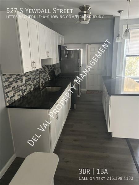 Building Photo - 527 S Yewdall St