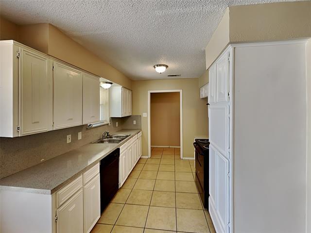 Building Photo - 224 Lakeway Ct