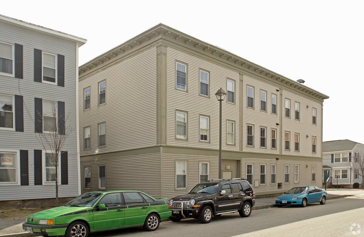 Building Photo - 299 Cedar St