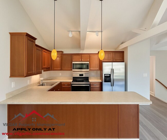 Building Photo - Spacious and beautifully updated, this 2-b...