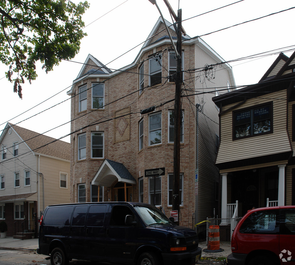 Building Photo - 64 Barbara St
