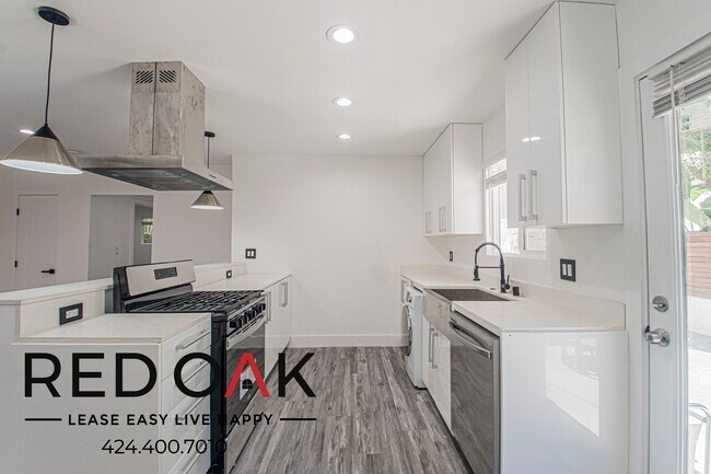 Foto del edificio - 1350 N Fuller Ave