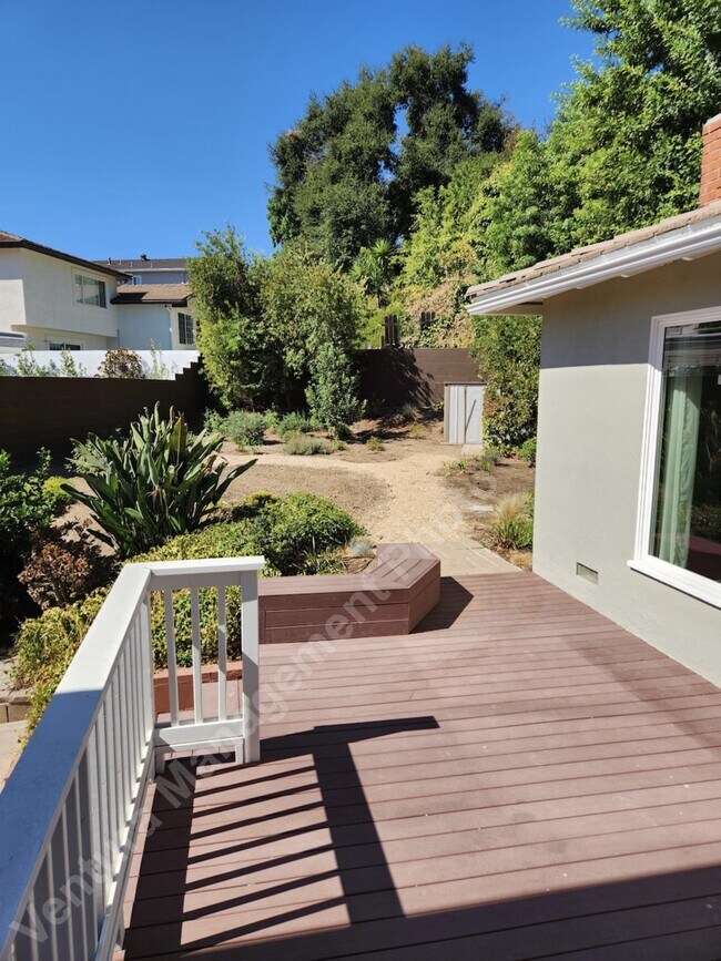 Building Photo - 5515 Lake Lindero Dr