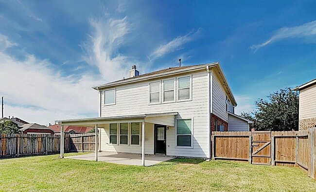 Building Photo - MOVE IN READY