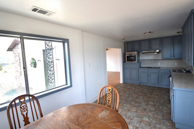 Building Photo - 504 San Juan