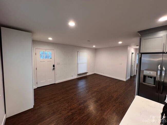 Foto del edificio - 2723 Coronet Way