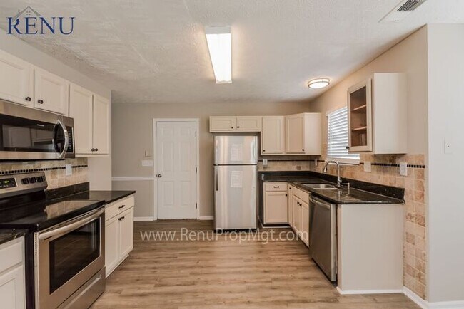 Foto del edificio - Now available 4 bedrooms 2.5 baths