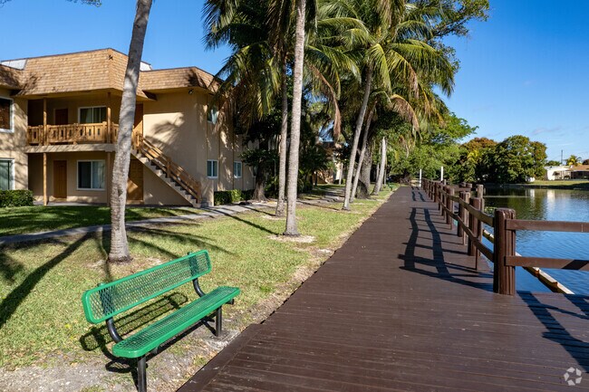 Frente al mar - Lakeside Condominiums