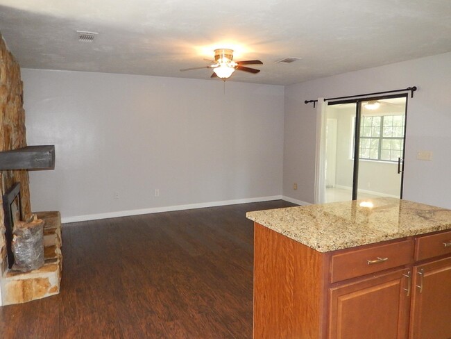 Building Photo - 2716 Whitney Dr N
