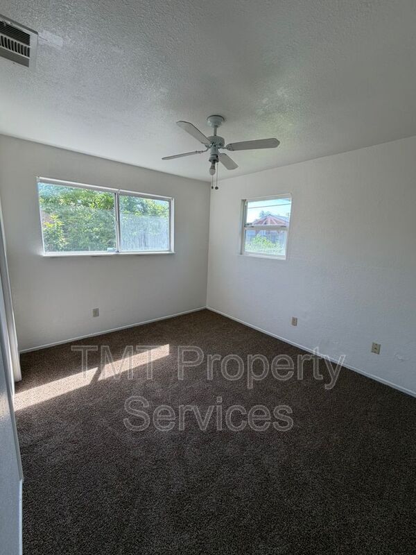 Foto del edificio - 6472 Linn Way