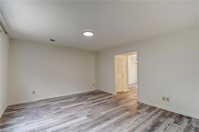 Foto del edificio - 115 S Mendenhall St