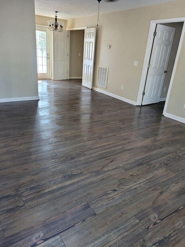 Building Photo - GREAT HOME- AVAILABLE NOW!