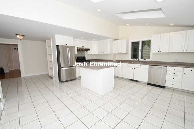 Foto del edificio - 37 Truman Rd
