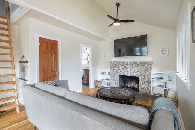 Foto del edificio - 4045 45th Ave SW